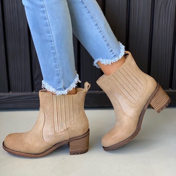 NIB Tan Leather Distressed Rugged Block Heel Boot - Picture 4 of 8